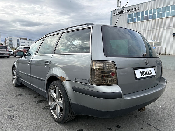 Volkswagen Passat 6 of 30