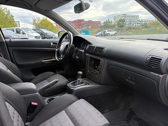 Volkswagen Passat 25 of 30