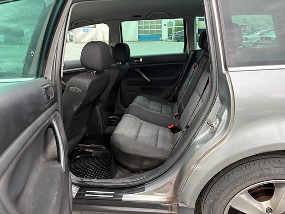 Volkswagen Passat 30 of 30