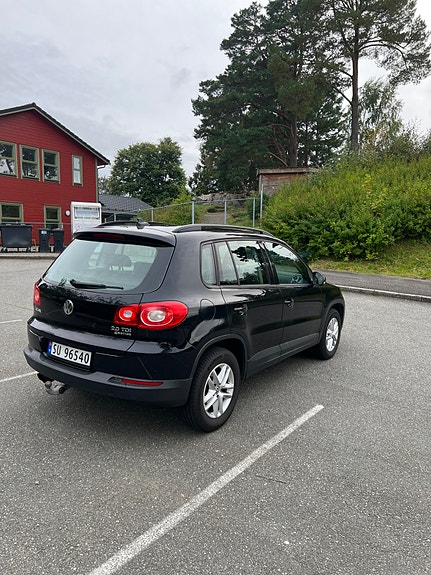 Volkswagen Tiguan 4 of 14