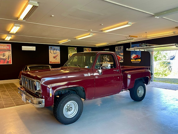 Chevrolet K10 2 of 30