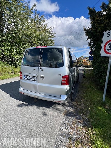 Volkswagen Caravelle 3 of 9