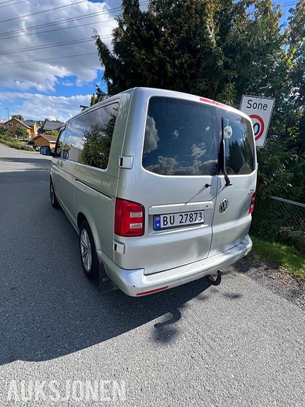 Volkswagen Caravelle 4 of 9