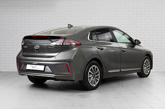 Hyundai IONIQ 2 of 29