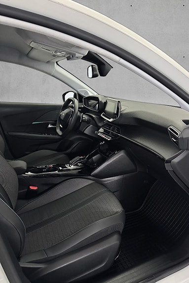 Peugeot 208 19 of 30