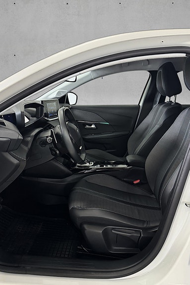 Peugeot 208 26 of 30