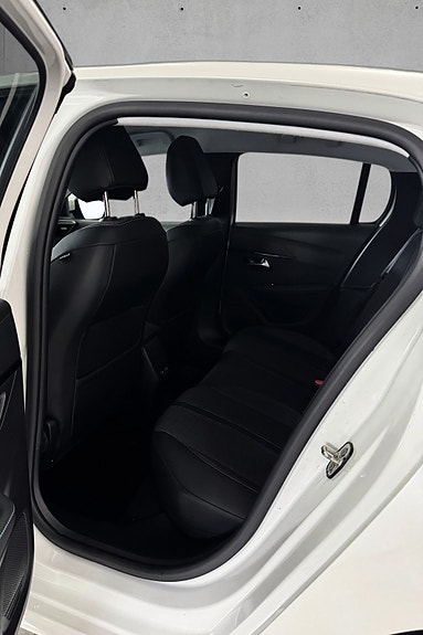 Peugeot 208 22 of 30