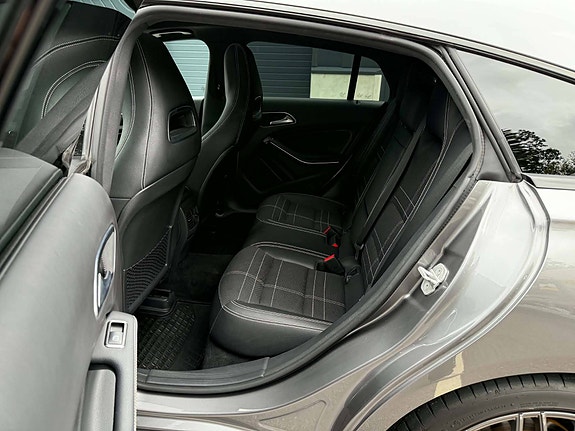 Mercedes-Benz CLA180 13 of 30