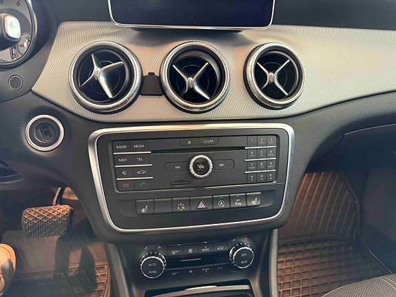 Mercedes-Benz CLA180 18 of 30
