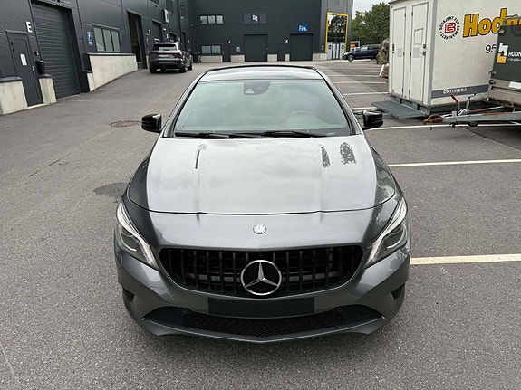 Mercedes-Benz CLA180 2 of 30