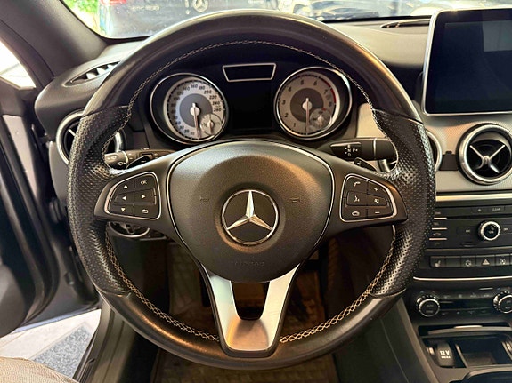 Mercedes-Benz CLA180 16 of 30