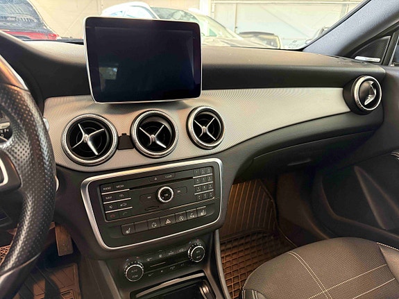 Mercedes-Benz CLA180 17 of 30
