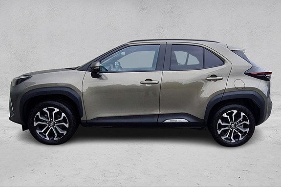Toyota Yaris Cross 2 of 5