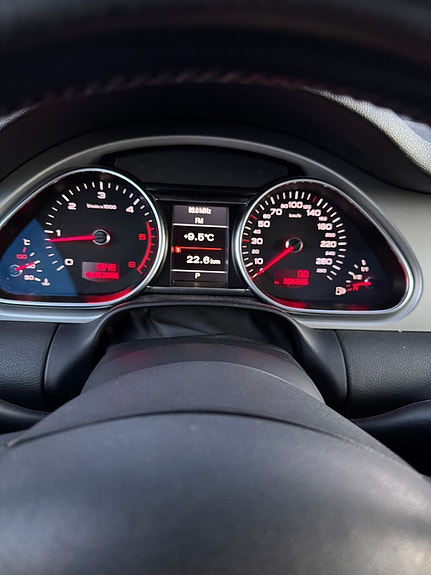 Audi Q7 3 of 5
