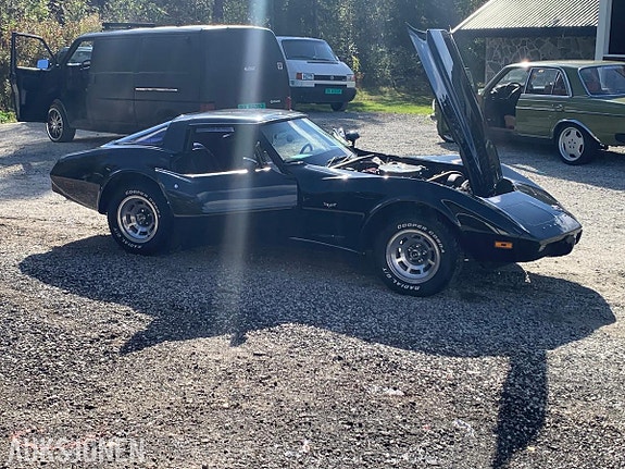 Chevrolet Corvette 17 of 23