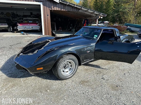 Chevrolet Corvette 16 of 23