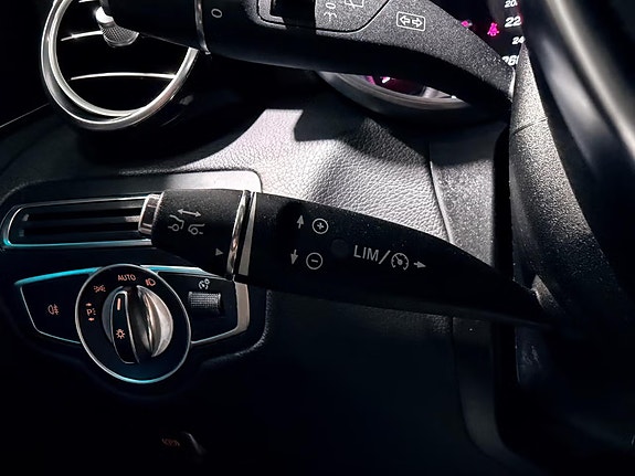Mercedes-Benz GLC350 e 16 of 19