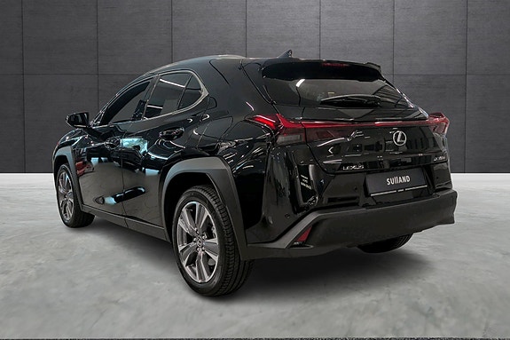 Lexus UX300e 3 of 20