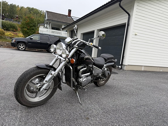 Suzuki VZ 800 Marauder 5 of 9
