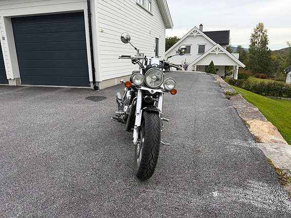 Suzuki VZ 800 Marauder 2 of 9