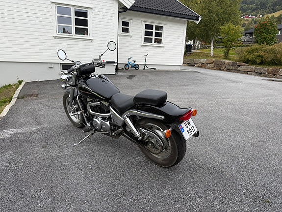 Suzuki VZ 800 Marauder 4 of 9