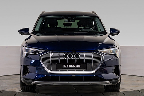 Audi e-tron 4 of 27