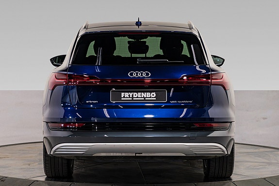 Audi e-tron 8 of 27