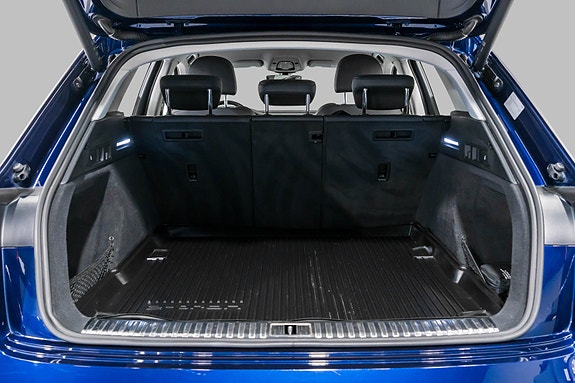 Audi e-tron 9 of 27