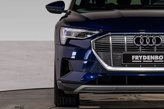 Audi e-tron 3 of 27