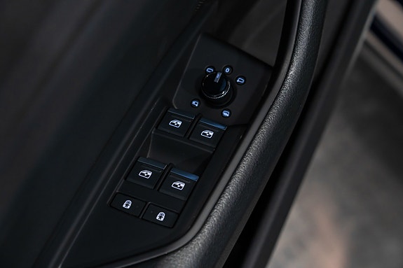 Audi e-tron 18 of 27