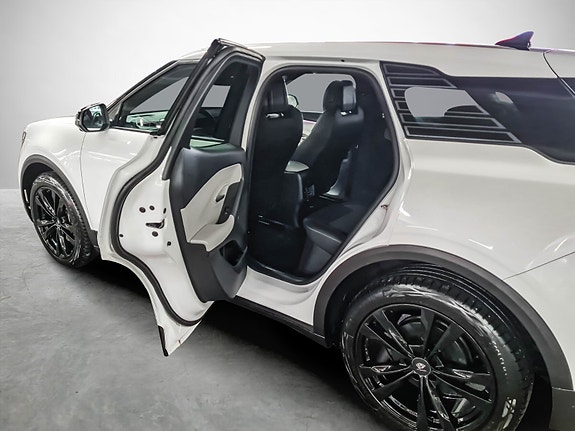 Ford Explorer 17 of 26