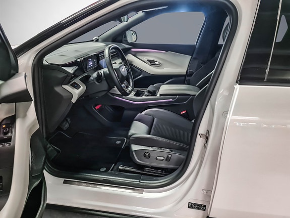 Ford Explorer 10 of 26