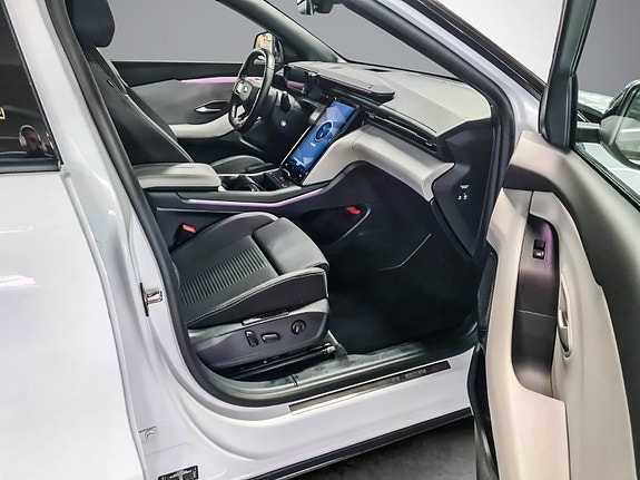 Ford Explorer 16 of 26