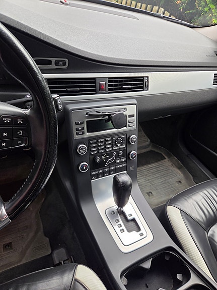 Volvo V70 8 of 27
