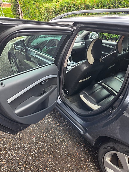 Volvo V70 13 of 27