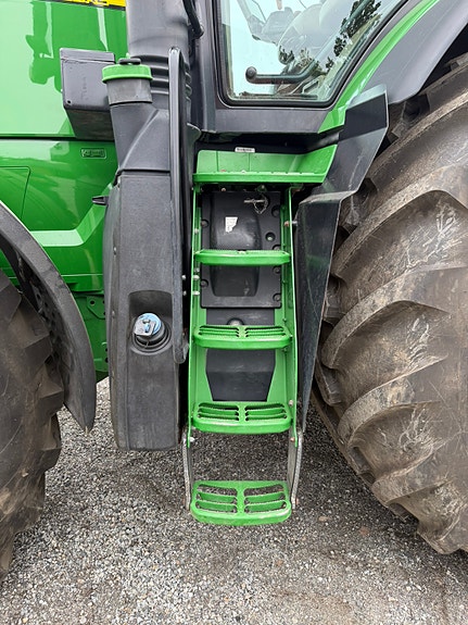 John Deere 7310R 10 of 18