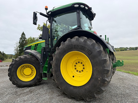 John Deere 7310R 4 of 18
