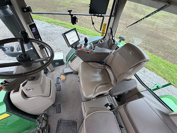 John Deere 7310R 12 of 18