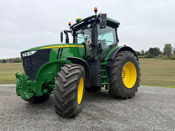 John Deere 7310R 2 of 18