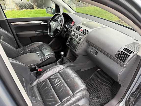 Volkswagen Touran 14 of 29