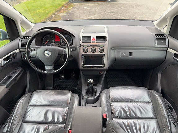 Volkswagen Touran 13 of 29
