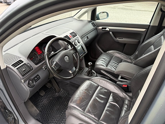 Volkswagen Touran 12 of 29