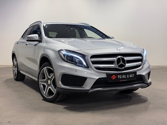 Mercedes-Benz GLA200 2 of 30
