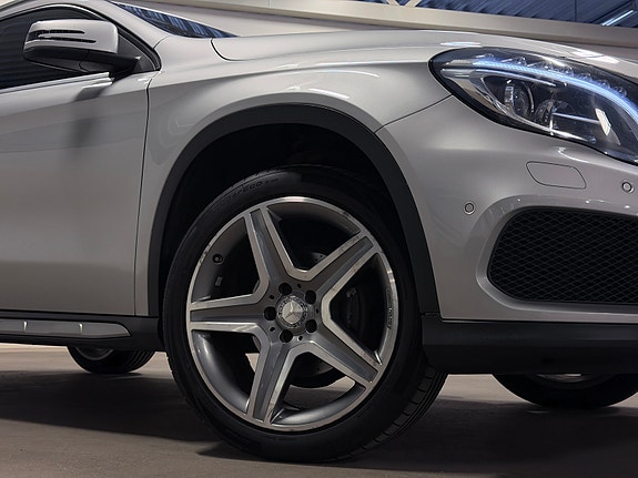 Mercedes-Benz GLA200 12 of 30