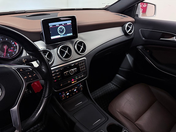 Mercedes-Benz GLA200 20 of 30