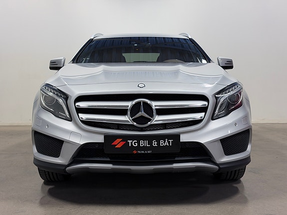 Mercedes-Benz GLA200 3 of 30