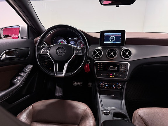 Mercedes-Benz GLA200 16 of 30