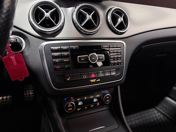 Mercedes-Benz GLA200 23 of 30
