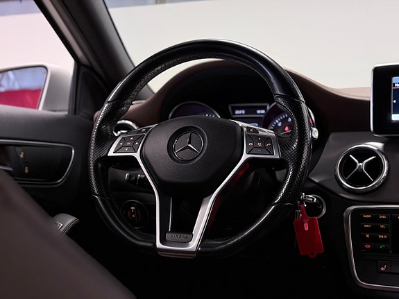 Mercedes-Benz GLA200 17 of 30