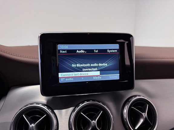 Mercedes-Benz GLA200 28 of 30